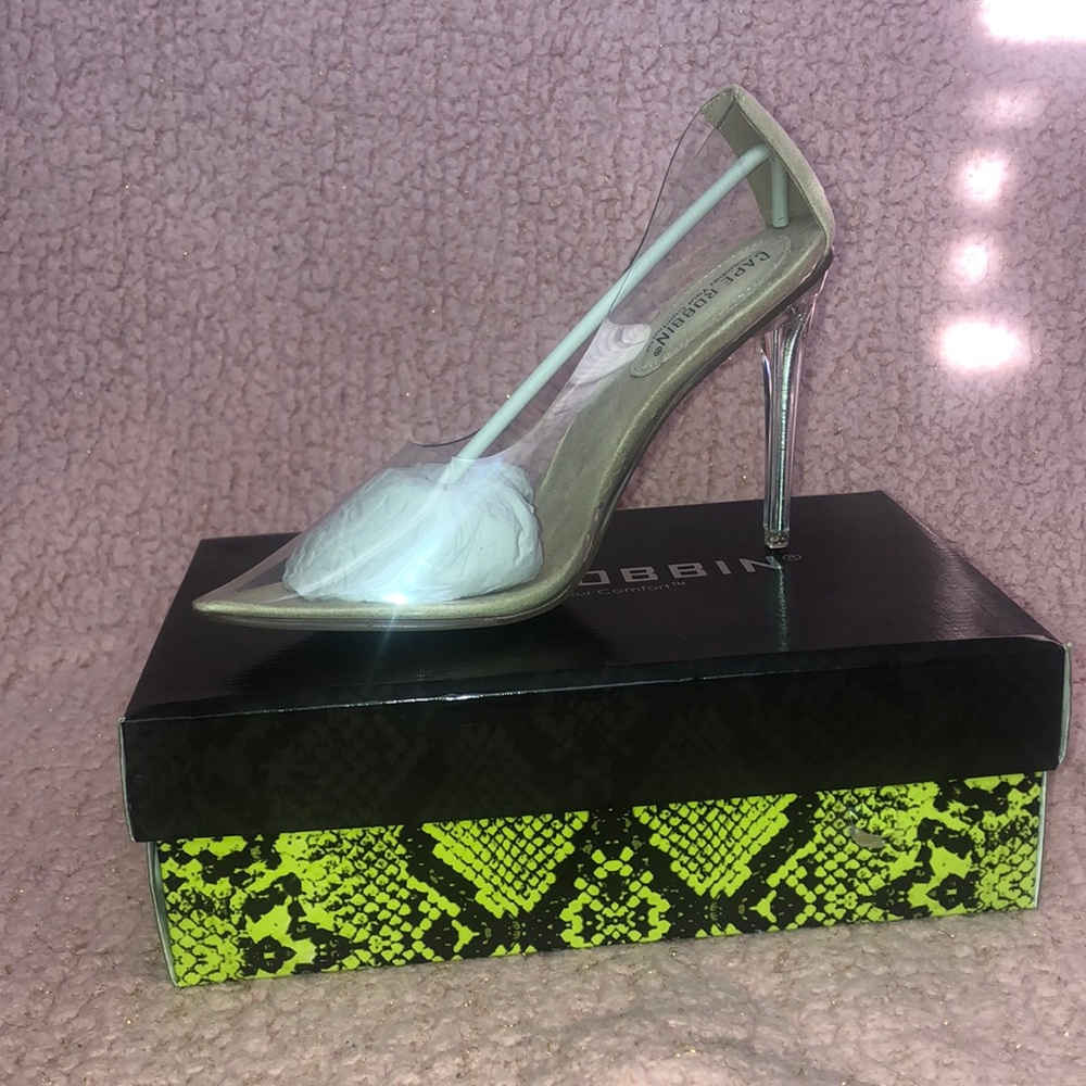 Glass Doll pump (Jluxlabel)